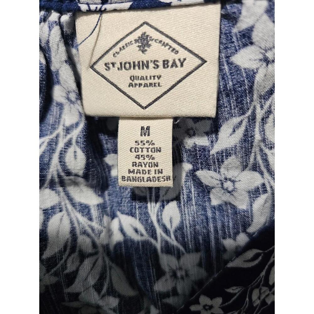 Women's St. John's Bay Sleeveless Blouse Floral Blue & White Size Medium V Neck - Picture 2 of 12